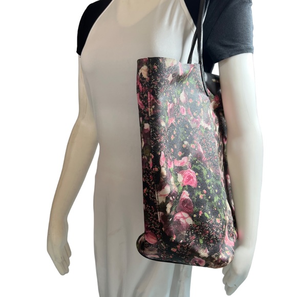 GIVENCHY COATED CANVAS TOTE BAG - Picture 6 of 15